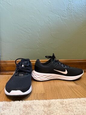 Nike Black & White Women's Running Sneakers